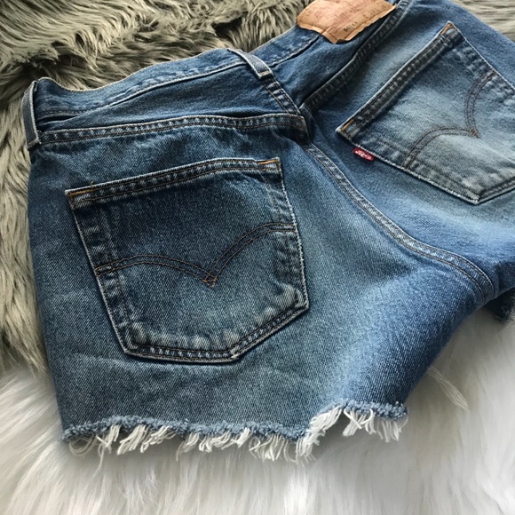 Levi’s 501 Renewed High Waist Cutoff Jean Shorts - Picture 4 of 7